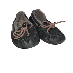 UGG Woman Slippers Size 5.5